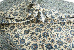 Surface texture of 2000s Kashan rug with natural Wool and intricate pattern