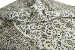 Surface texture of 2000s Kashan rug with natural Wool and intricate pattern