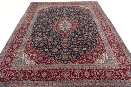 Surface texture of 2000s Kashan rug with natural Wool and intricate pattern