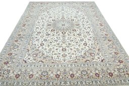 Surface texture of 2000s Kashan rug with natural Wool and intricate pattern