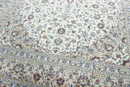 Close-up detail of 2000s Kashan rug from Iran / Persia showing Wool weave