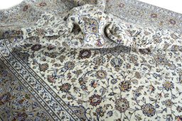 Surface texture of 2000s Kashan rug with natural Wool and intricate pattern