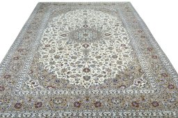 Surface texture of 2000s Kashan rug with natural Wool and intricate pattern