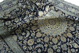 Surface texture of 2000s Kashan rug with natural Wool and intricate pattern