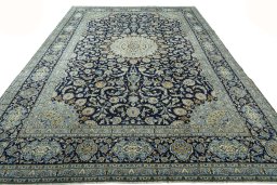 Surface texture of 2000s Kashan rug with natural Wool and intricate pattern