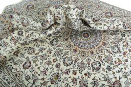Surface texture of 2000s Kashan rug with natural Wool and intricate pattern