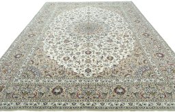 Surface texture of 2000s Kashan rug with natural Wool and intricate pattern