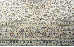 Corner detail of 1970s Kashan rug showing border pattern and Wool pile