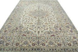 Surface texture of 1970s Kashan rug with natural Wool and intricate pattern