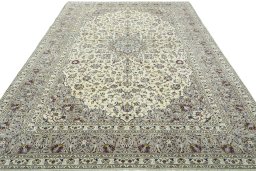 Surface texture of 2000s Kashan rug with natural Wool and intricate pattern