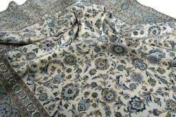 Surface texture of 2000s Kashan rug with natural Wool and intricate pattern
