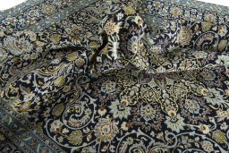 Surface texture of 2000s Kashan rug with natural Wool and intricate pattern