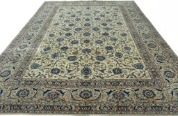 Surface texture of 2000s Kashan rug with natural Wool and intricate pattern