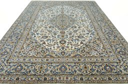 Surface texture of 2000s Kashan rug with natural Wool and intricate pattern