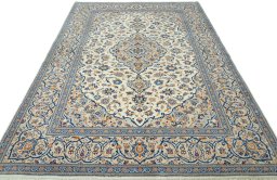 Surface texture of 2000s Kashan rug with natural Wool and intricate pattern