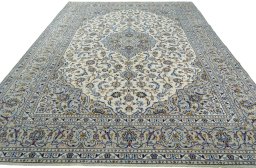 Surface texture of 2000s Kashan rug with natural Wool and intricate pattern