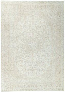 Full view of 1970s Kashan rug from Iran / Persia, 402 × 284 cm in Beige tones