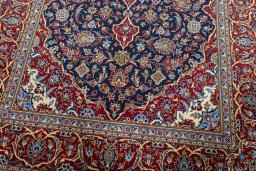 Close-up detail of New Kashan rug from Iran / Persia showing Cork weave