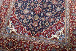 Close-up detail of New Kashan rug from Iran / Persia showing Cork weave
