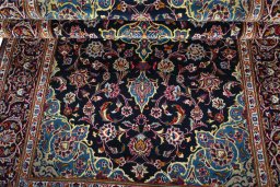 Close-up detail of New Kashan rug from Iran / Persia showing Cork weave