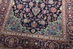 Close-up detail of New Kashan rug from Iran / Persia showing Cork weave