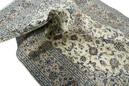 Surface texture of 2000s Kashan rug with natural Wool and intricate pattern
