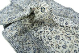 Surface texture of 2000s Kashan rug with natural Wool and intricate pattern
