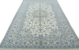 Surface texture of 2000s Kashan rug with natural Wool and intricate pattern