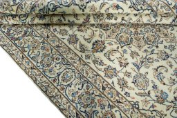Close-up detail of New Kashan rug from Iran / Persia showing Wool weave