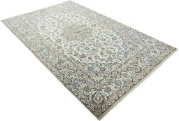 Close-up detail of New Kashan rug from Iran / Persia showing Wool weave