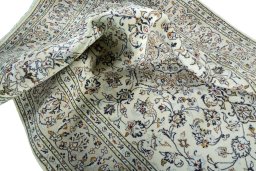 Surface texture of 2000s Kashan rug with natural Wool and intricate pattern
