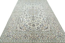 Surface texture of 2000s Kashan rug with natural Wool and intricate pattern