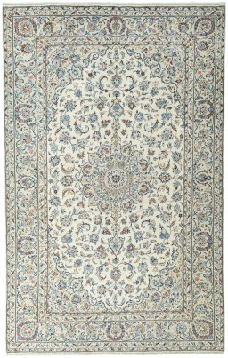 Full view of New Kashan rug from Iran / Persia, 315 × 200 cm in Beige tones