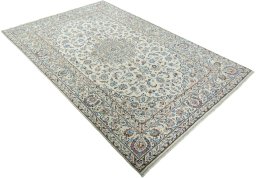 Close-up detail of New Kashan rug from Iran / Persia showing Wool weave