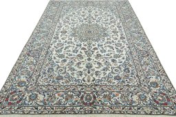 Surface texture of 2000s Kashan rug with natural Wool and intricate pattern