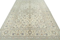 Surface texture of 2000s Kashan rug with natural Wool and intricate pattern