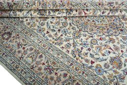 Close-up detail of New Kashan rug from Iran / Persia showing Wool weave