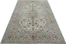 Surface texture of New Kashan rug with natural Wool and intricate pattern