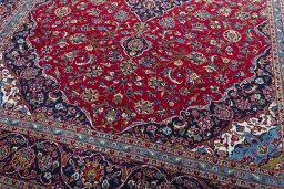 Close-up detail of Unknown Kashan rug from Iran / Persia showing Wool weave