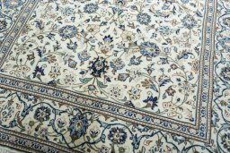 Close-up detail of New Kashan rug from Iran / Persia showing Wool weave