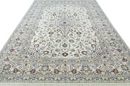 Surface texture of 2000s Kashan rug with natural Wool and intricate pattern