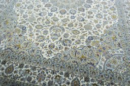 Close-up detail of New Kashan rug from Iran / Persia showing Cork weave