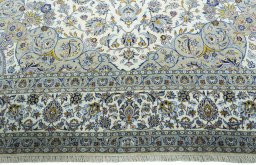 Full view of New Kashan rug from Iran / Persia, 405 × 313 cm in Beige tones
