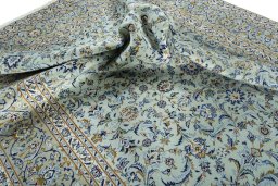 Surface texture of 2000s Kashan rug with natural Wool and intricate pattern