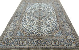 Surface texture of 2000s Kashan rug with natural Wool and intricate pattern