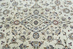 Central medallion detail of New Kashan rug from Iran / Persia