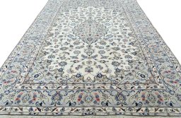 Surface texture of 2000s Kashan rug with natural Wool and intricate pattern