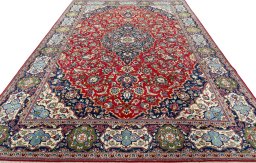 Surface texture of 2000s Kashan rug with natural Wool and intricate pattern
