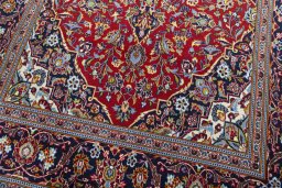 Close-up detail of New Kashan rug from Iran / Persia showing Cork weave