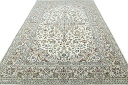 Surface texture of New Kashan rug with natural Wool and intricate pattern